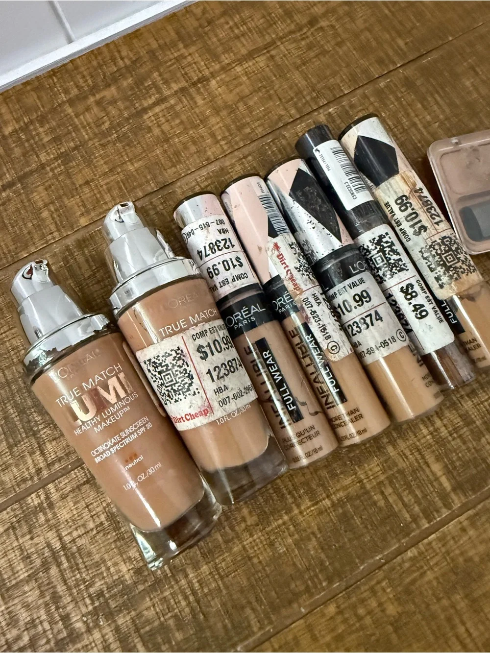 L'Oréal & CoverGirl Foundation and Concealer Bundle in Beige/Tan